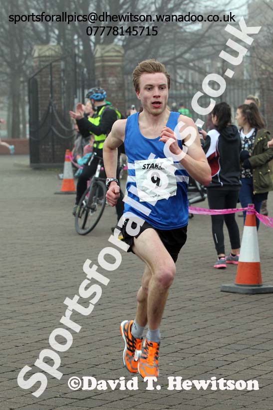 Nick Swinburn (Morpeth) wins the Wallsend Harriers Terry O'Gara 5k Memorial Road Race. Photo: David T. Hewitson/Sports for All Pics